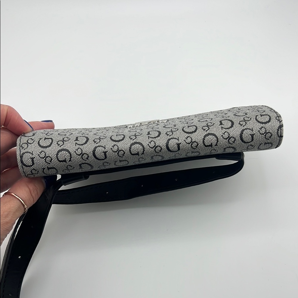 Guess Belt Bag - Picture 9 of 10